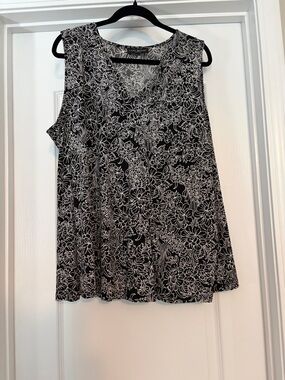 Lane Bryant Black and White Floral V-Neck Tank